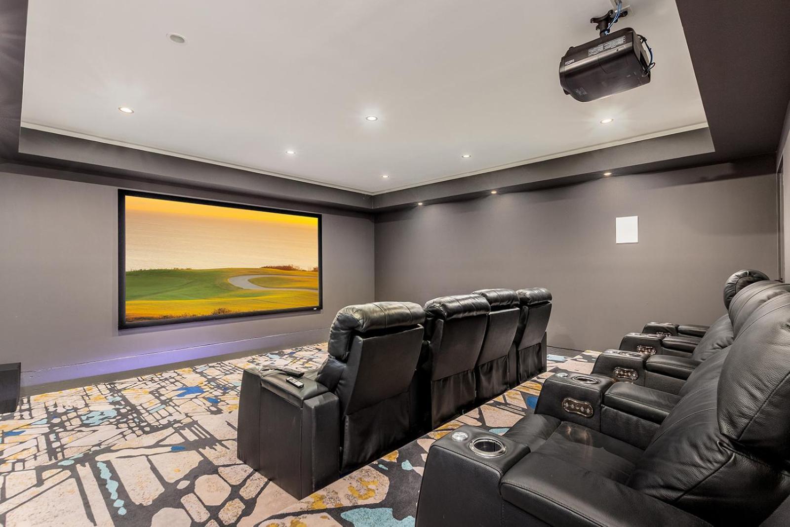 Luxury Micro-Resort, Theater, Sauna, Heated Pool Феникс Экстерьер фото